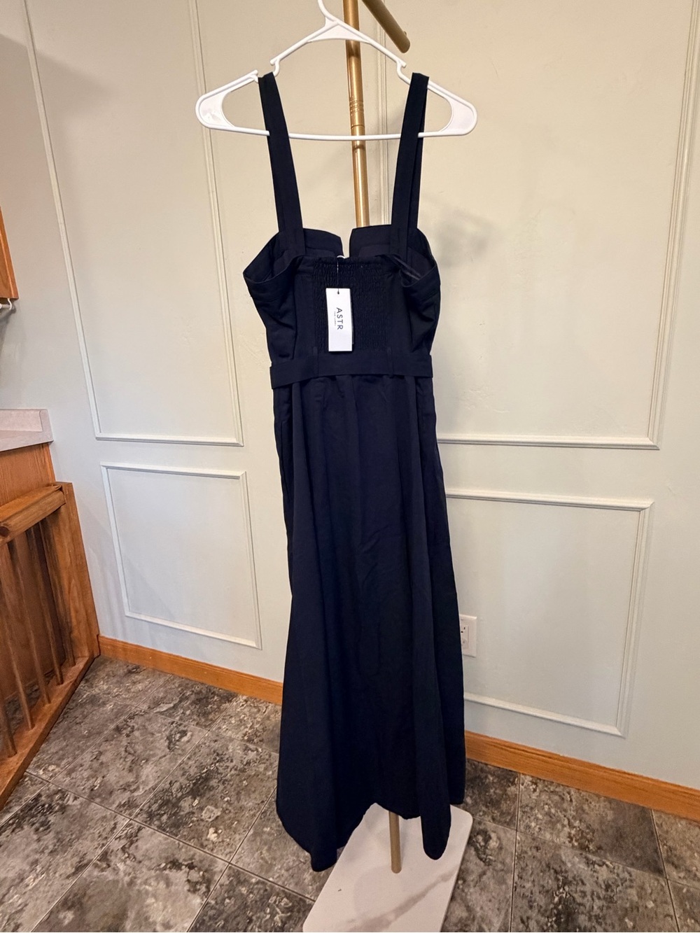 ASTR the Label Sweetheart Neck Dress Navy Midi MSRP $168 - Picture 3 of 5